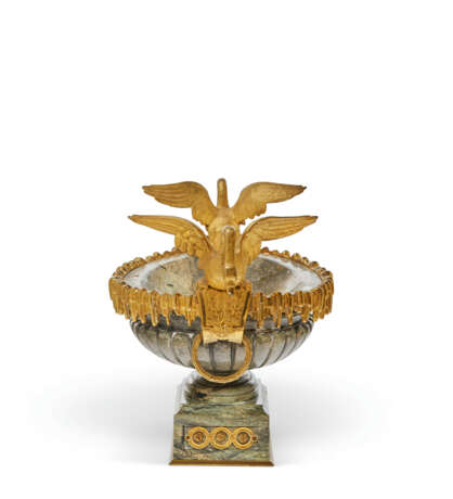 A FRENCH ORMOLU-MOUNTED MARBLE CENTERPIECE - фото 4