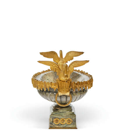 A FRENCH ORMOLU-MOUNTED MARBLE CENTERPIECE - Foto 5