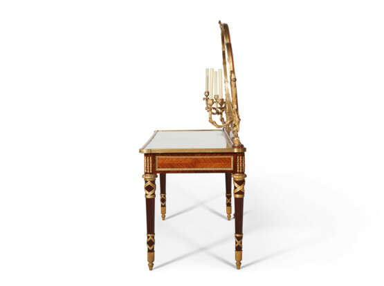 A FRENCH ORMOLU-MOUNTED KINGWOOD AND BOIS SATINE DRESSING-TABLE - фото 3