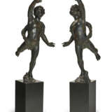 A MONUMENTAL PAIR OF FRENCH PATINATED BRONZE MODELS OF PUTTI - photo 1