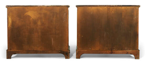 A PAIR OF FRENCH ORMOLU-MOUNTED MAHOGANY AND RED-LACQUERED SIDE CABINETS - фото 9