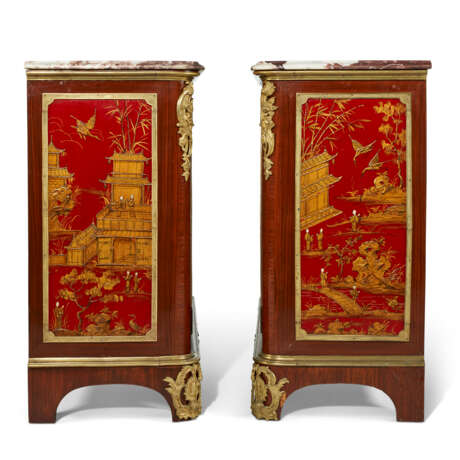 A PAIR OF FRENCH ORMOLU-MOUNTED MAHOGANY AND RED-LACQUERED SIDE CABINETS - фото 11