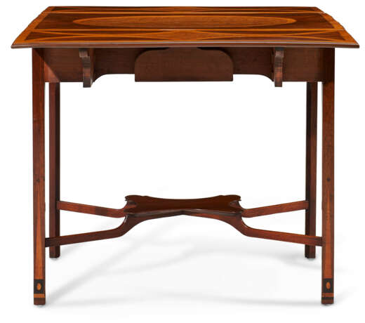 A PAIR OF GEORGE III SYCAMORE, BURR ELM, GONCALO ALVES AND MAHOGANY PEMBROKE TABLES - Foto 11