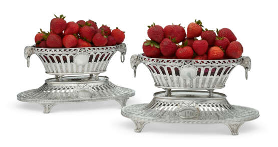 A PAIR OF VICTORIAN SILVER SWEETMEAT BASKETS AND STANDS - photo 1
