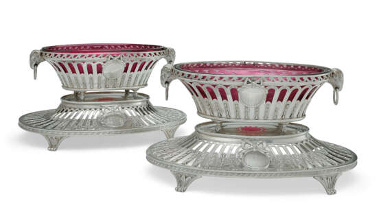 A PAIR OF VICTORIAN SILVER SWEETMEAT BASKETS AND STANDS - photo 2