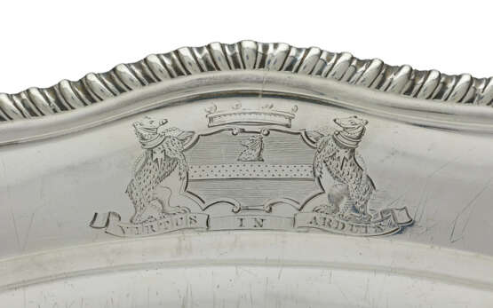 A VICTORIAN SILVER MEAT DISH - photo 2