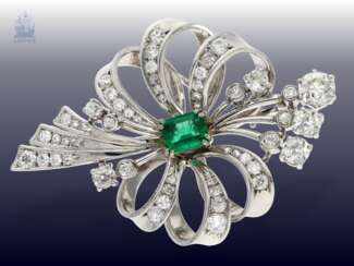 Brosche: reichhaltig besetzte, ausgesprochen dekorative und sehr wertvolle vintage Smaragd/Diamant-Schleifenbrosche, ca. 4ct Diamanten