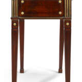 A GERMAN ORMOLU-MOUNTED AND BRASS-INLAID MAHOGANY TRIPLE-FOLDING MECHANICAL GAMES TABLE - Foto 4