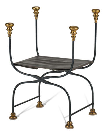 FOUR PAINTED IRON AND BRASS-MOUNTED CURULE STOOLS - photo 2