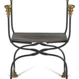 FOUR PAINTED IRON AND BRASS-MOUNTED CURULE STOOLS - фото 3