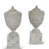 A PAIR OF ITALIAN CARRARAMARBLE COVERED URNS ON PLINTHS - фото 1