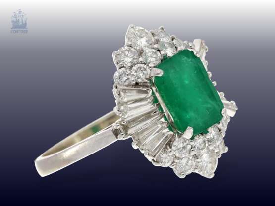 Ring: wertvoller und sehr dekorativer vintage Smaragd/Diamant-Damenring, Handarbeit, ca. 1,7ct Diamanten, Wertgutachten über 6200,-€ - фото 3