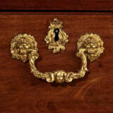 AN EARLY GEORGE III CHEST-ON-CHEST - photo 6