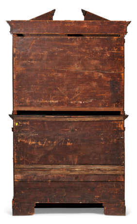 AN EARLY GEORGE III CHEST-ON-CHEST - photo 8