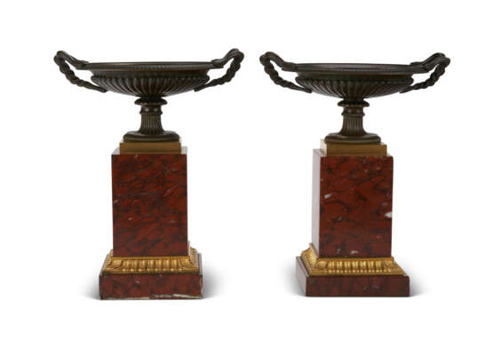 A PAIR OF FRENCH ORMOLU, PATINATED BRONZE AND ROUGE GRIOTTE MARBLE TAZZE - photo 2