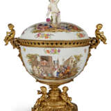 AN ORMOLU-MOUNTED BERLIN PORCELAIN CENTER BOWL AND COVER - photo 1