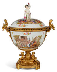 AN ORMOLU-MOUNTED BERLIN PORCELAIN CENTER BOWL AND COVER