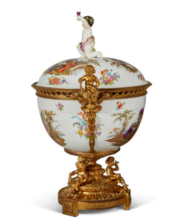 AN ORMOLU-MOUNTED BERLIN PORCELAIN CENTER BOWL AND COVER - Foto 5