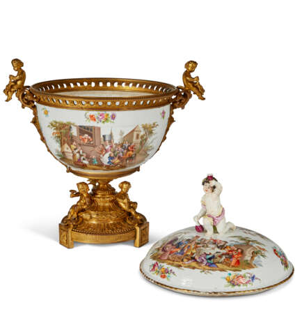 AN ORMOLU-MOUNTED BERLIN PORCELAIN CENTER BOWL AND COVER - photo 12