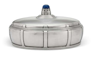 A FRENCH LAPIS LAZULI-MOUNTED SILVER TUREEN AND COVER