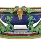 A MASSIVE MINTON MAJOLICA COBALT-BLUE AND TURQUOISE-GROUND CISTERN AND LINER - Foto 3