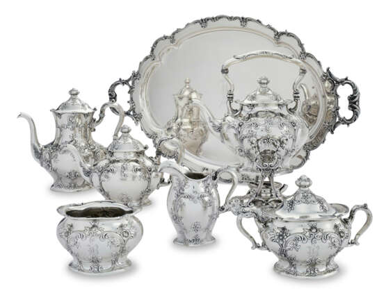 AN AMERICAN SILVER SIX-PIECE TEA AND COFFEE SERVICE AND TWO-HANDLED TRAY - photo 1