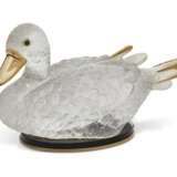 A FRENCH GOLD-MOUNTED ROCK CRYSTAL FIGURE OF A DUCK - Foto 1
