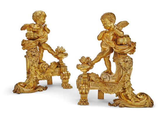 A PAIR OF FRENCH ORMOLU FIGURAL CHENETS - Foto 1