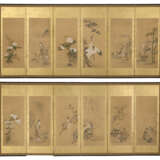 TWO JAPANESE POLYCHROME-PAINTED AND SILK SIX-PANEL SCREENS - Foto 1