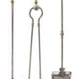 A SET OF THREE VICTORIAN POLISHED-STEEL AND BRASS FIRE TOOLS - фото 4