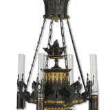 A NORTH EUROPEAN ORMOLU-MOUNTED AND PATINATED-BRONZE FOUR-LIGHT CHANDELIER - Foto 2
