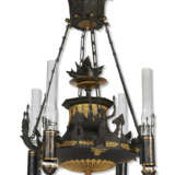 A NORTH EUROPEAN ORMOLU-MOUNTED AND PATINATED-BRONZE FOUR-LIGHT CHANDELIER - Foto 3