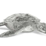 AN ITALIAN SILVER SEA TURTLE-FORM BOX - Foto 1