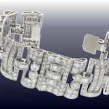 Armband: äußerst wertvolles Diamantarmband aus Platin, vermutlich aus der Zeit des Art déco, ca. 25ct - фото 2