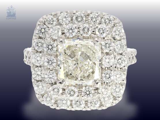 Ring: exklusiver, äußerst hochwertiger und sehr dekorativer Diamantring mit wertvollem Mittelstein von 3,01ct und aktueller DPL Expertise, insgesamt ca. 4,5ct Diamanten, Platin, NP ca. 50.000,-€ - фото 1