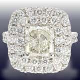 Ring: exklusiver, äußerst hochwertiger und sehr dekorativer Diamantring mit wertvollem Mittelstein von 3,01ct und aktueller DPL Expertise, insgesamt ca. 4,5ct Diamanten, Platin, NP ca. 50.000,-€ - фото 1