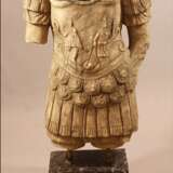 Large marble torso of a soldier or an officer with armour - Foto 1