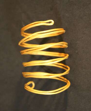 Four gold spiral bands, possibly bronze age - photo 3