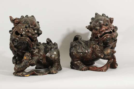 A pair of Chinese wooden Fo Lions - фото 1