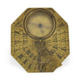 Sonnenuhr: oktogonale Butterfield-Typ Sonnenuhr mit Kompass, signiert N(icholas) Bion, A. Paris, 18.Jh. - photo 3
