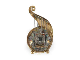 Kostbare historische Formuhr mit Darstellung eines mittelalterlichen Musikinstrumentes mit Diamantbesatz