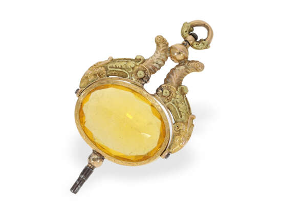 Uhrenschlüssel: musealer Prunkschlüssel mit Fabelwesen, Frankreich um 1820 - фото 2