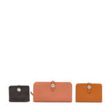 A SET OF THREE: A FLAMINGO EVERCOLOR LEATER DOGON VERSO WALLET WITH PALLADIUM HARDWARE, AN ORANGE TOGO LEATHER SMALL DOGON WALLET, AN ÉBÈNE EVERCALF LEATHER DOGON PM COIN PURSE - photo 1