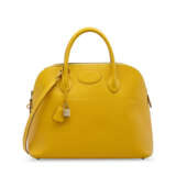 A JAUNE COURCHEVEL LEATHER BOLIDE 35 WITH GOLD HARDWARE - Foto 1
