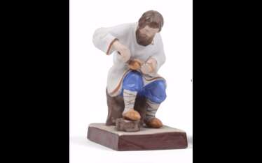 Figure en biscuit de porcelaine polychrome…