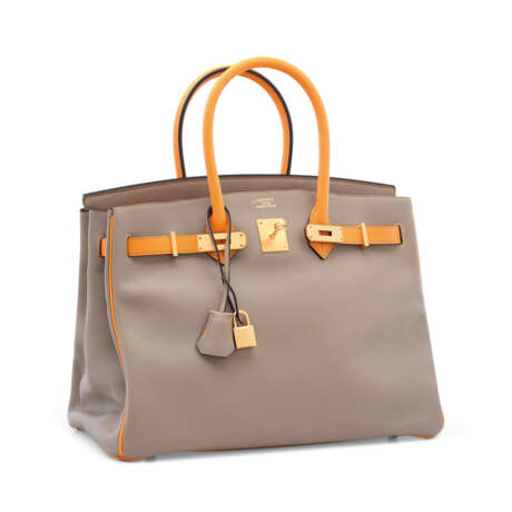 A CUSTOM GRIS ASPHALTE & AMBRE SWIFT LEATHER BIRKIN 35 WITH BRUSHED GOLD HARDWARE - Foto 2