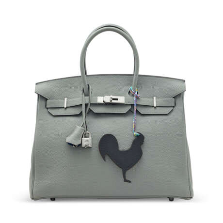 A LIMITED EDITION GRIS MOUETTE & BLEU AGATE TOGO LEATHER VERSO BIRKIN 35 WITH PALLADIUM HARDWARE - Foto 1