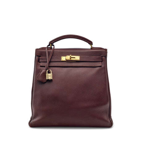 A HAVANE CLÉMENCE LEATHER KELLY ADO 28 WITH GOLD HARDWARE - фото 1