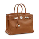 AN ÉTRUSQUE CHÈVRE LEATHER BIRKIN 35 WITH PALLADIUM HARDWARE - Foto 2