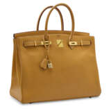 A NATUREL SABLE FJORD LEATHER BIRKIN 40 WITH GOLD HARDWARE - Foto 2